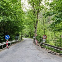 přecpáno