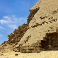 Lomená pyramida