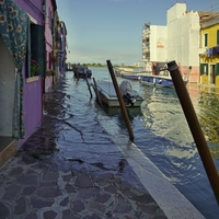 Zaplavené chodníky  v Buranu