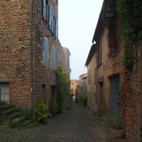 středoěk neskomčil..