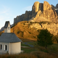 kostelíček v Dolomitech