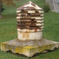 Zub času rád i beton.