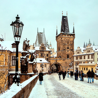 Mrazivý den na Karlově mostě 