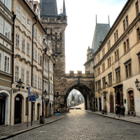 Ráno v Mostecké ulici 