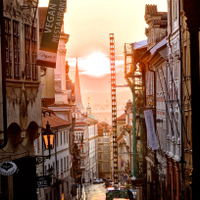 Slunce v Nerudově ulici 